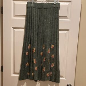 Chic Olive Floral A-Line Skirt. Large.